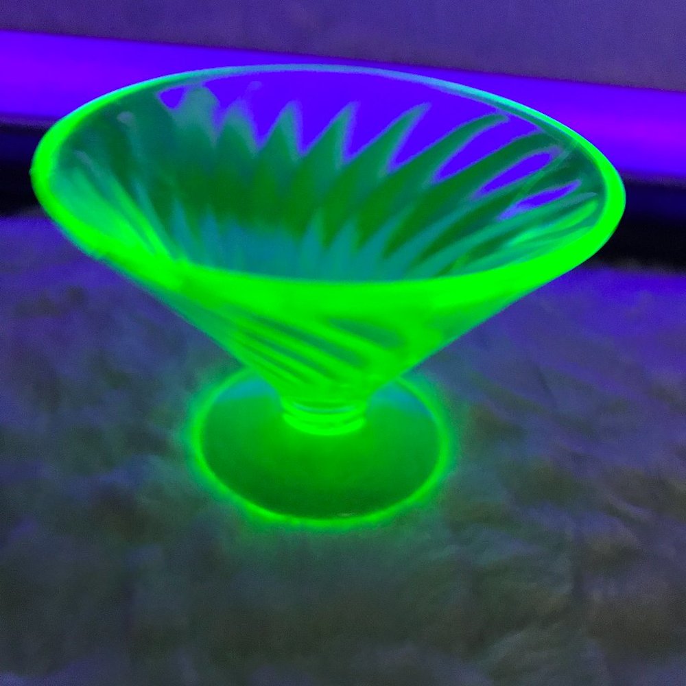 Vaseline Uranium Federal Glass Swirl Dessert Cup #57 - Picture 8 of 12